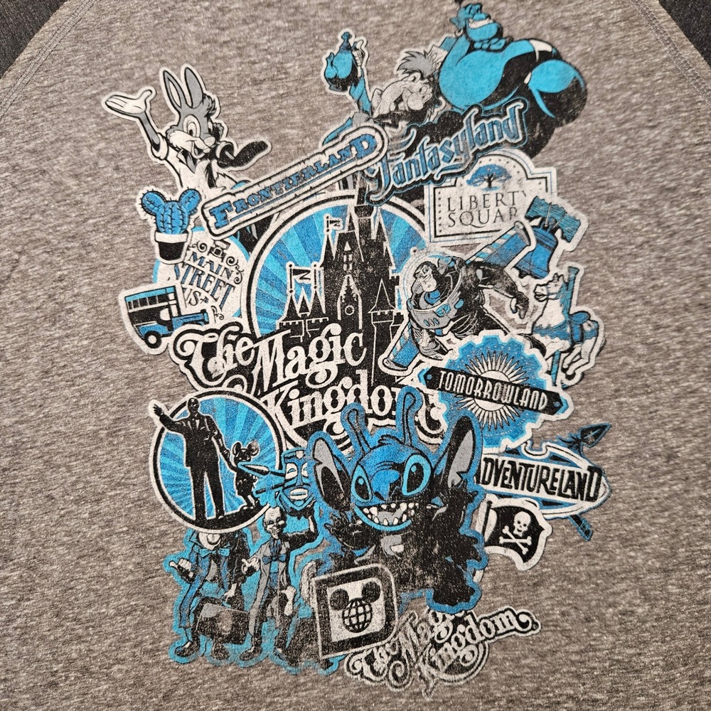 The Magic Kingdom Disney Features‎ Different Lands Gray Black Size Large